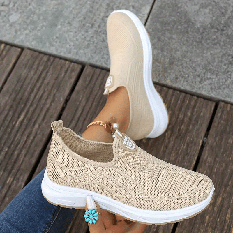 Veloura - Ademende effen slip-on modeschoenen
