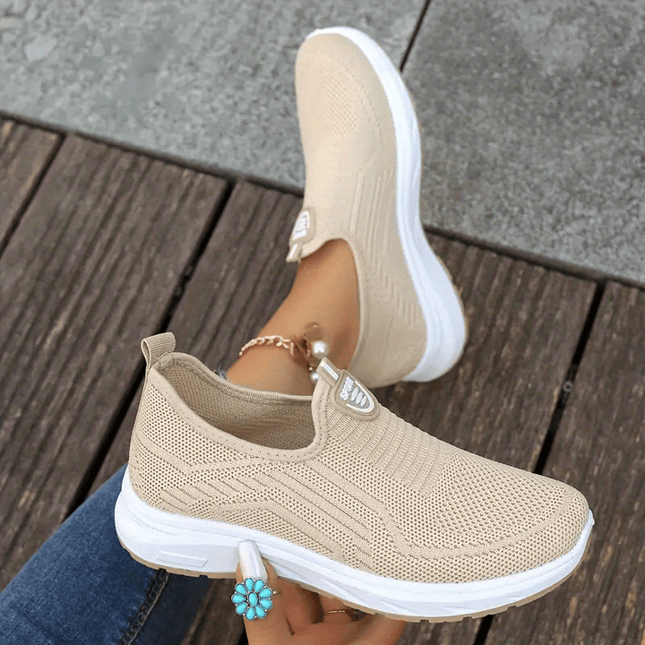 Veloura - Ademende effen slip-on modeschoenen