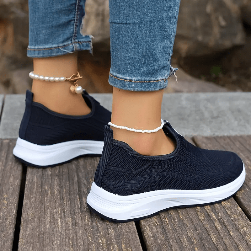Veloura - Ademende effen slip-on modeschoenen