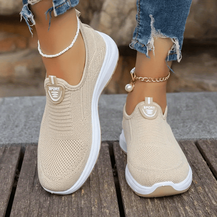 Veloura - Ademende effen slip-on modeschoenen